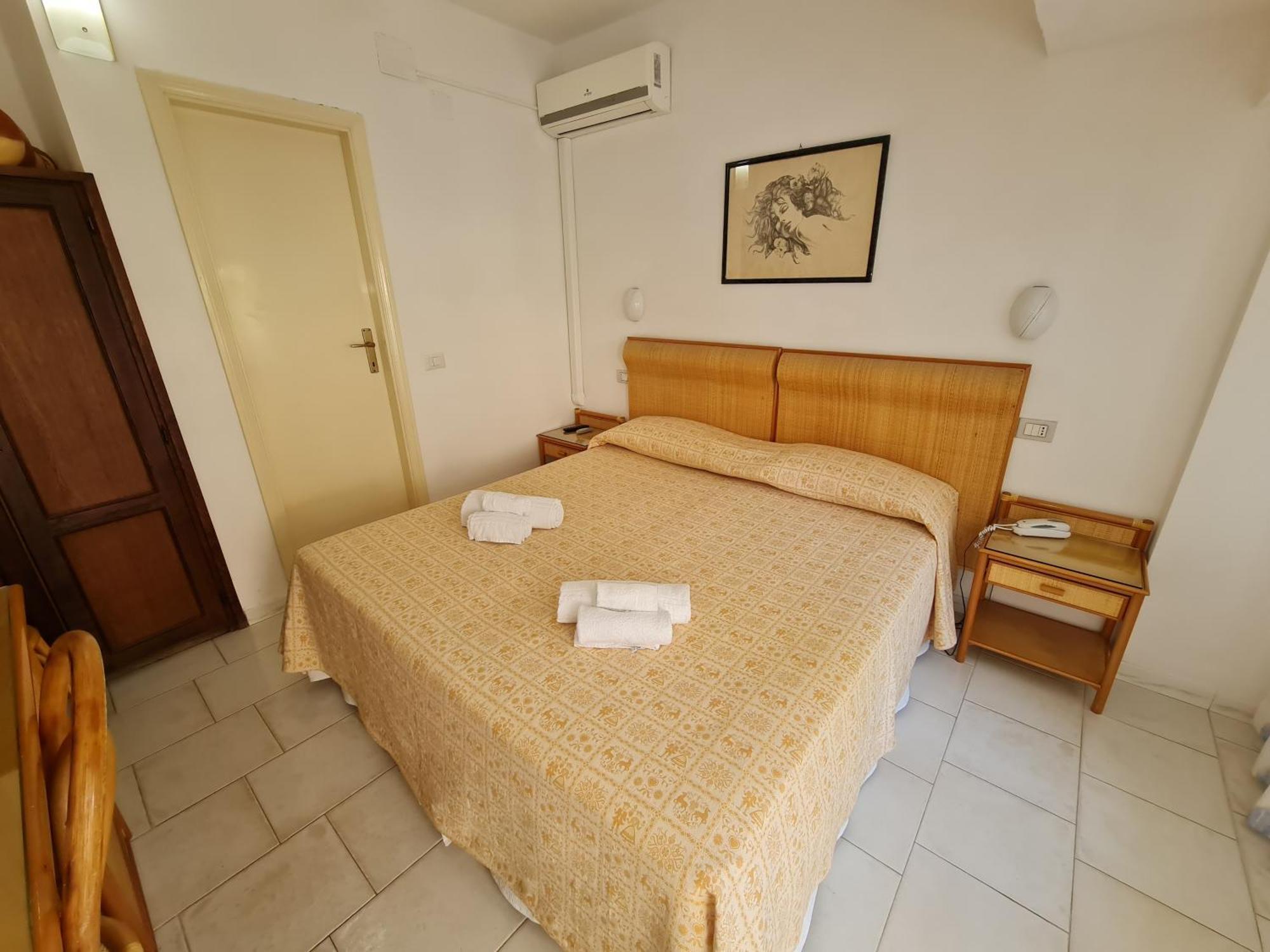 Le Roccette Mare Beach Hotel & Restaurant トロペーア エクステリア 写真