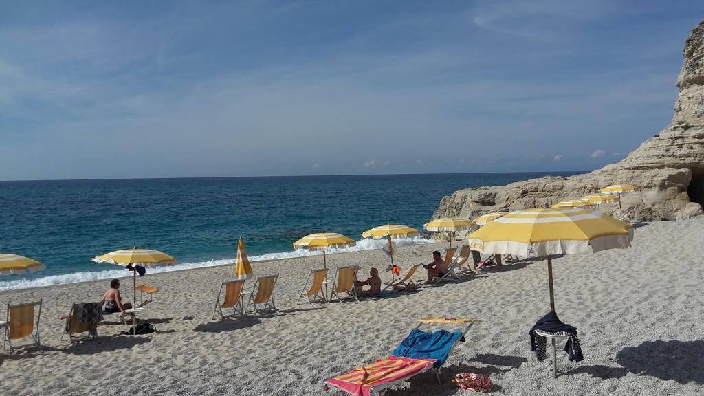 Le Roccette Mare Beach Hotel & Restaurant トロペーア エクステリア 写真